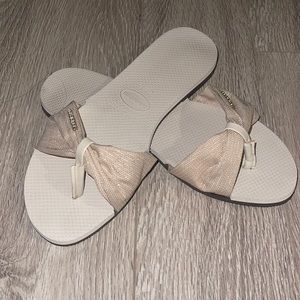 LIKE NEW! Havaianas You St. Tropez Shine bow slides, size 41-42